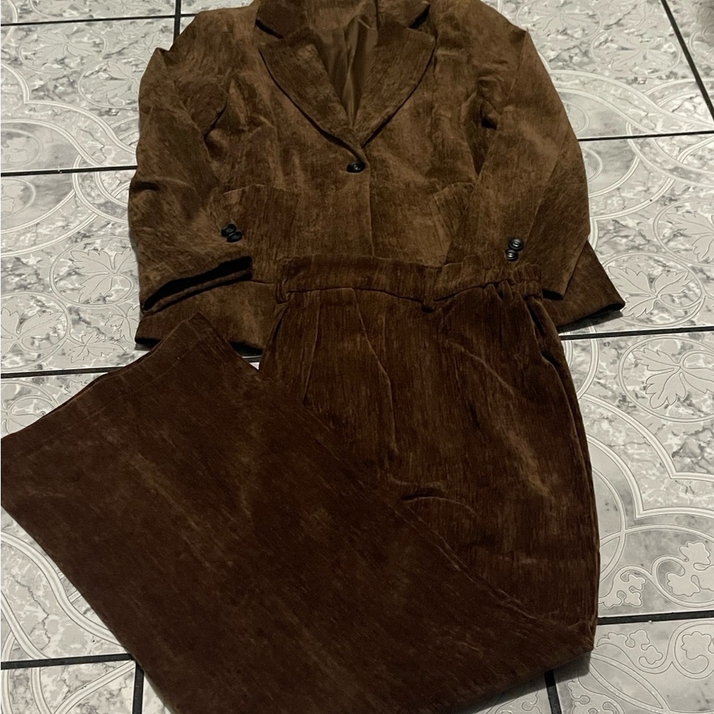 Elegant Women's Brown Velvet Pantsuit